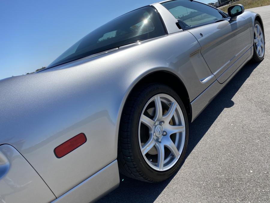 Детали экстерьера Acura NSX-T 2004 года  (фото 36 из 121)